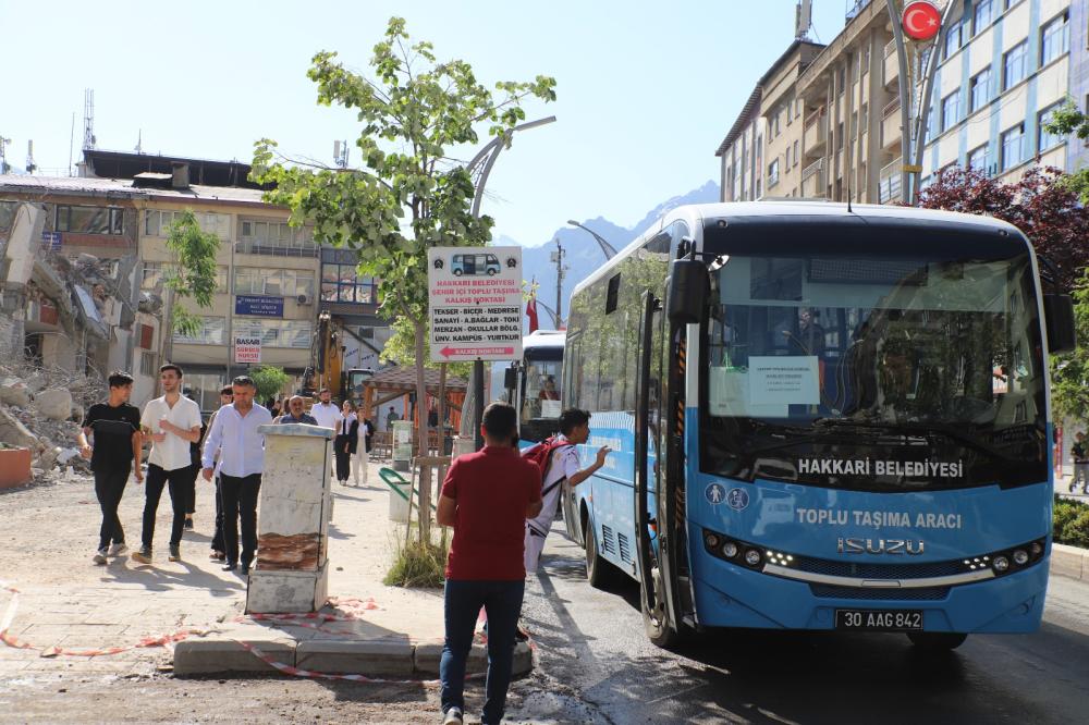 HAKKARİ BELEDİYESİ ÖĞRENCİLERİ ÜCRETSİZ TAŞIDI
