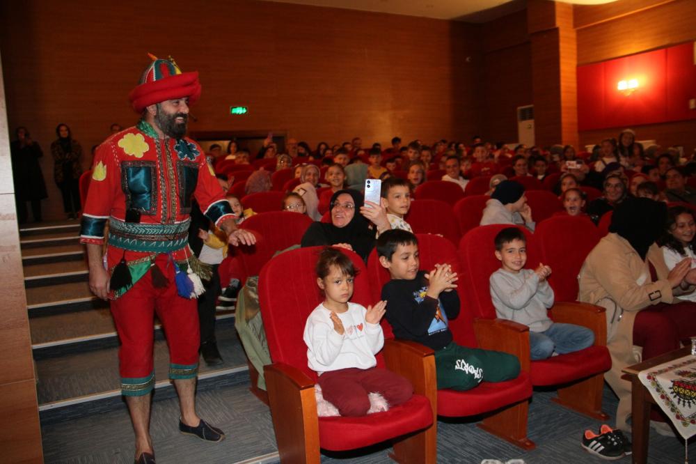 BEYPAZARI BELEDİYESİ’NDEN ÇOCUKLARA KARAGÖZ VE HACİVAT KEYFİ