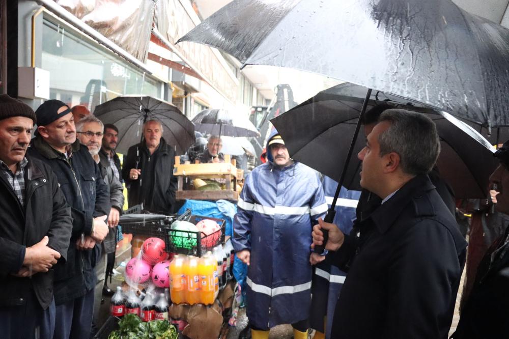 RİZE VALİSİ BAYDAŞ’TAN HEYELAN AÇIKLAMASI: 1 ÖLÜ, 4 YARALI
