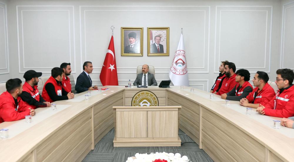 ADIYAMAN VALİSİ DR. OSMAN VAROL, DAMLA PROJESİ GÖNÜLLÜLERİNİ AĞIRLADI
