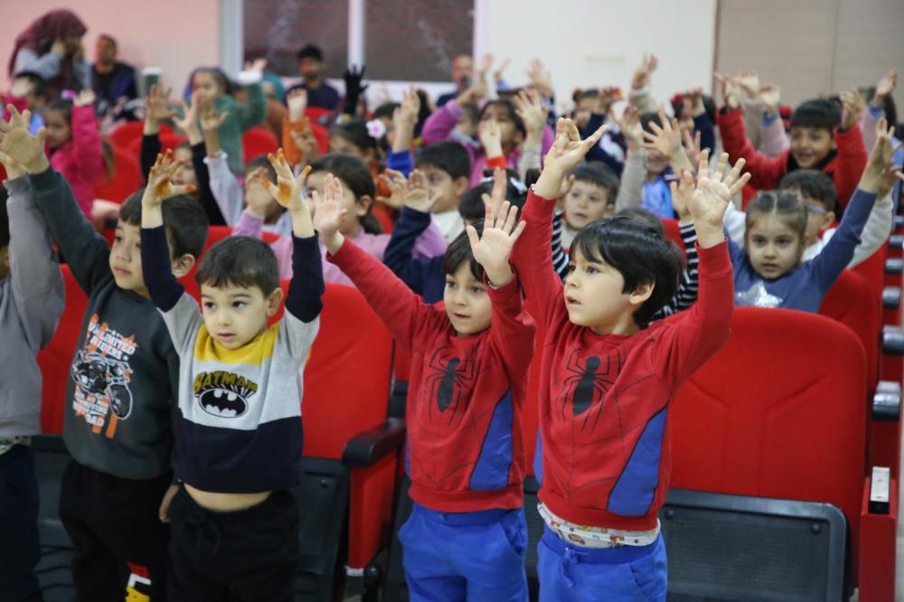 HATAY BÜYÜKŞEHİR’DEN ANAOKULU ÖĞRENCİLERİNE UNUTULMAZ TİYATRO