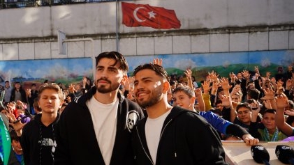 ÇAYKUR RİZESPOR TAKIM KAPTANLARINDAN ÖĞRENCİLERE ZİYARET