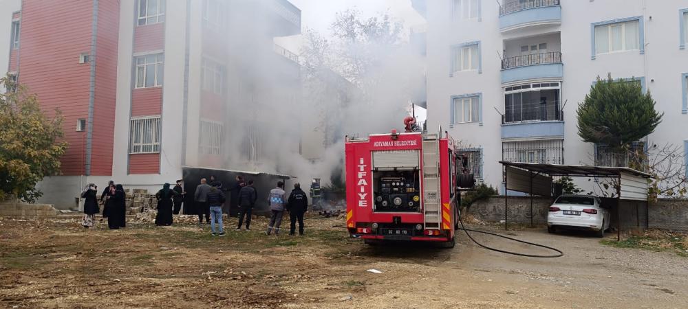 MEHMET AKİF MAHALLESİ'NDE YANGIN ÇIKTI