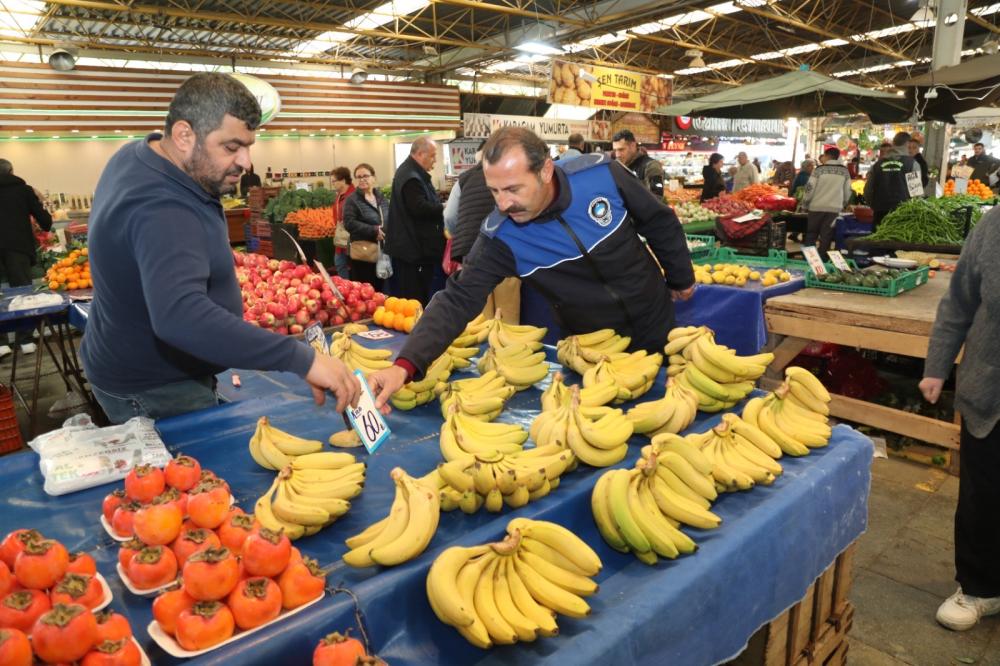 BAYRAKLI ZABITASINDAN PAZAR YERİ DENETİMİ 