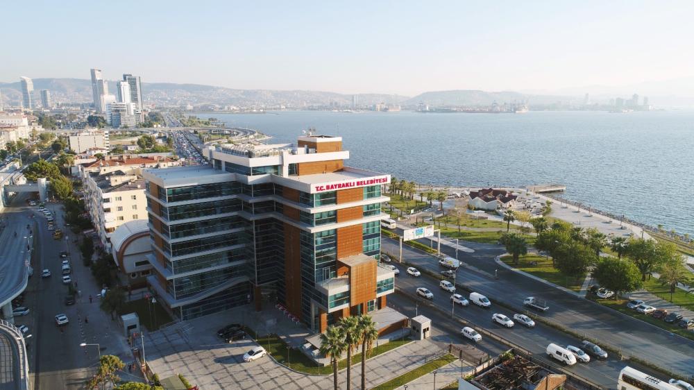 BAYRAKLI’DA “DİJİTAL DÜNYADA İNSAN HAKLARI” KONULU PANEL DÜZENLENDİ