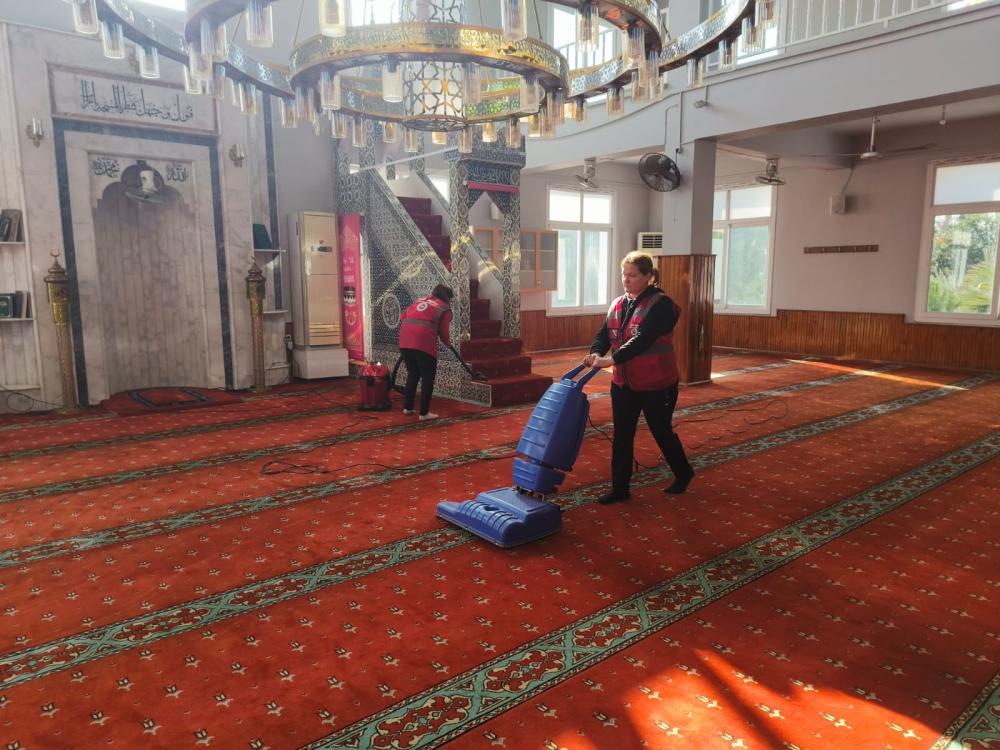 CEYHAN’DA CAMİLERDE KAPSAMLI TEMİZLİK