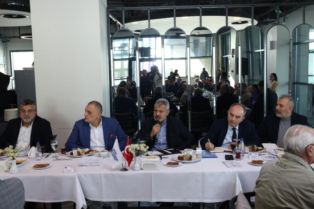 ÖNTÜRK, TURİZM SEKTÖRÜNÜN İŞ İNSANLARIYLA BİR ARAYA GELDİ