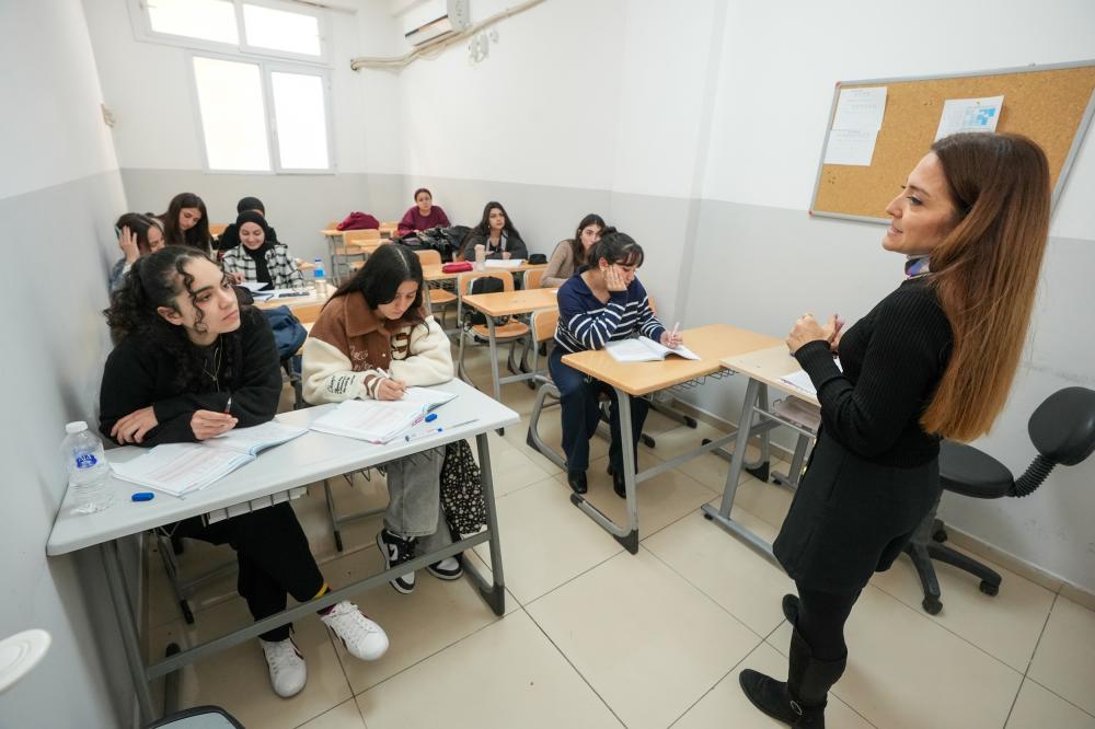 GAZİEMİR BELEDİYESİ’NDEN BİN 180 ÖĞRENCİYE ÜCRETSİZ EĞİTİM
