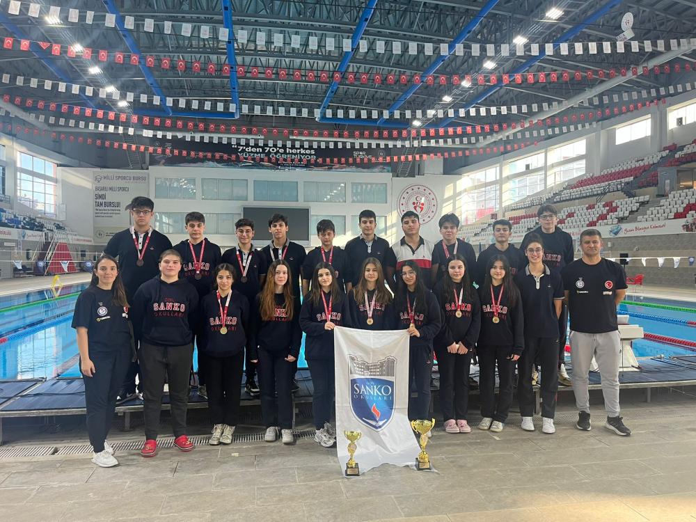 SANKO OKULLARI YÜZME ŞAMPİYONASINDA ZİRVEDE