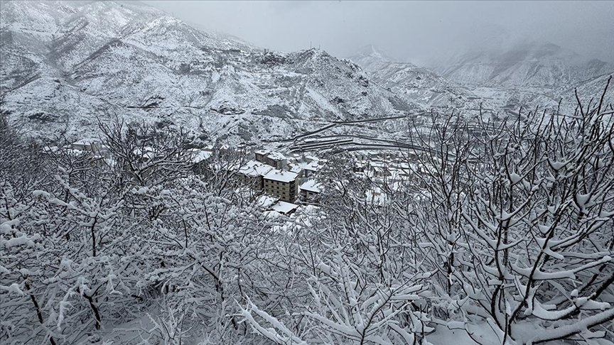RİZE'DE KAR YAŞAMI OLUMSUZ ETKİLİYOR