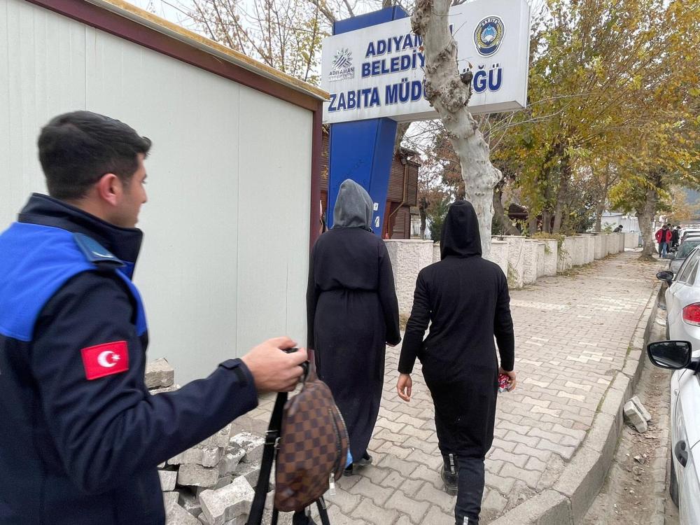 ADIYAMAN BELEDİYESİNDEN DİLENCİLERE OPERASYON DÜZENLENDİ