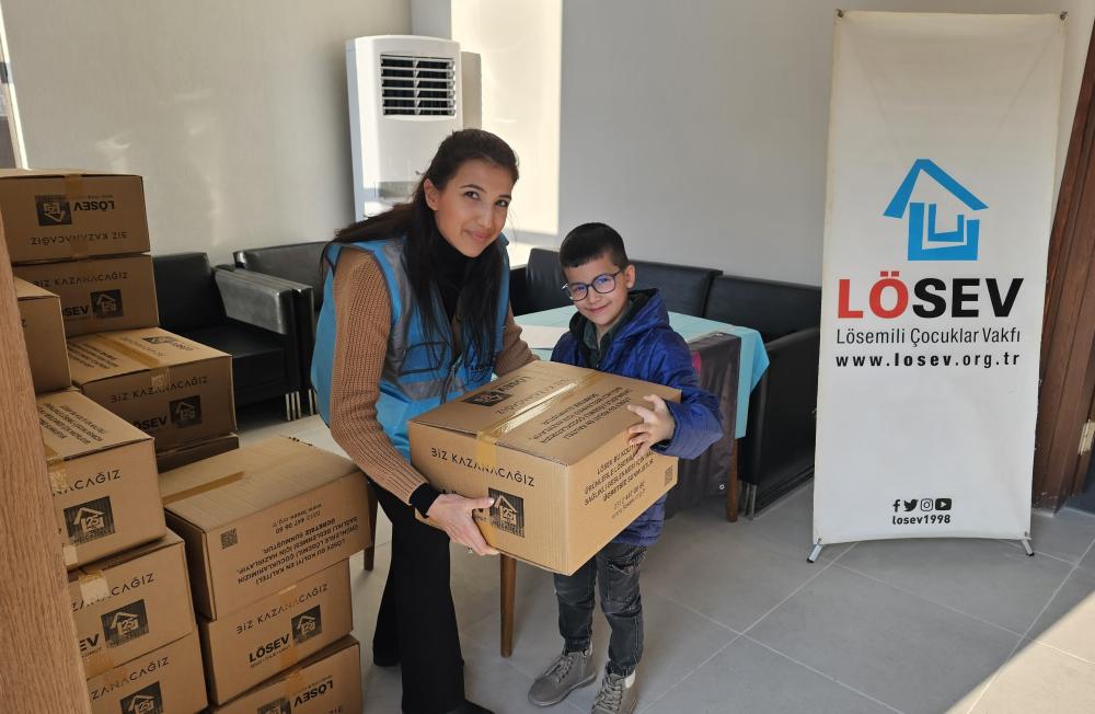 LÖSEV MUTLU ET PAKETLERİYLE MUTLULUĞU PAYLAŞARAK ÇOĞALTIYOR