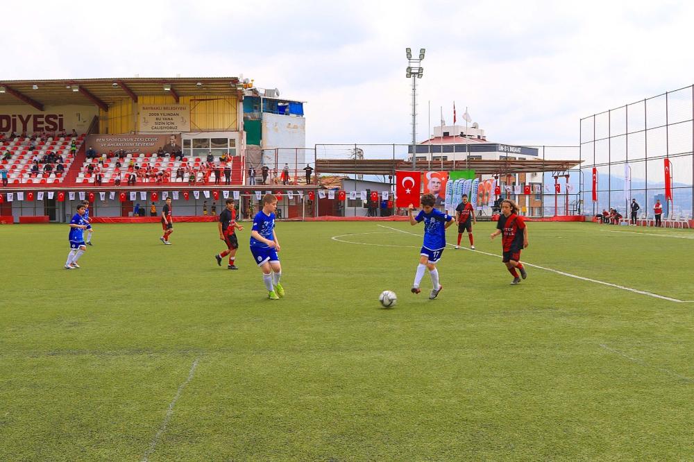 BAYRAKLI BELEDİYESİ KIŞ SPOR OKULLARI İLE BİNLERCE KİŞİYİ SPORA TEŞVİK EDİYOR