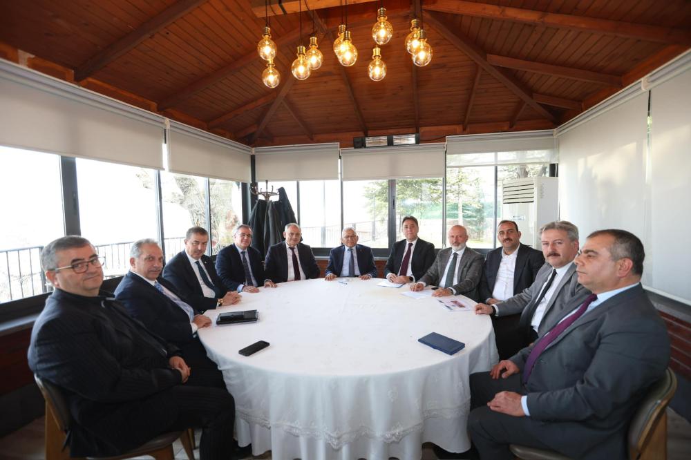 KAYSERİ’NİN 2025 YOL HARİTASI: BAŞKAN BÜYÜKKILIÇ İSTİŞARE TOPLANTISI DÜZENLEDİ