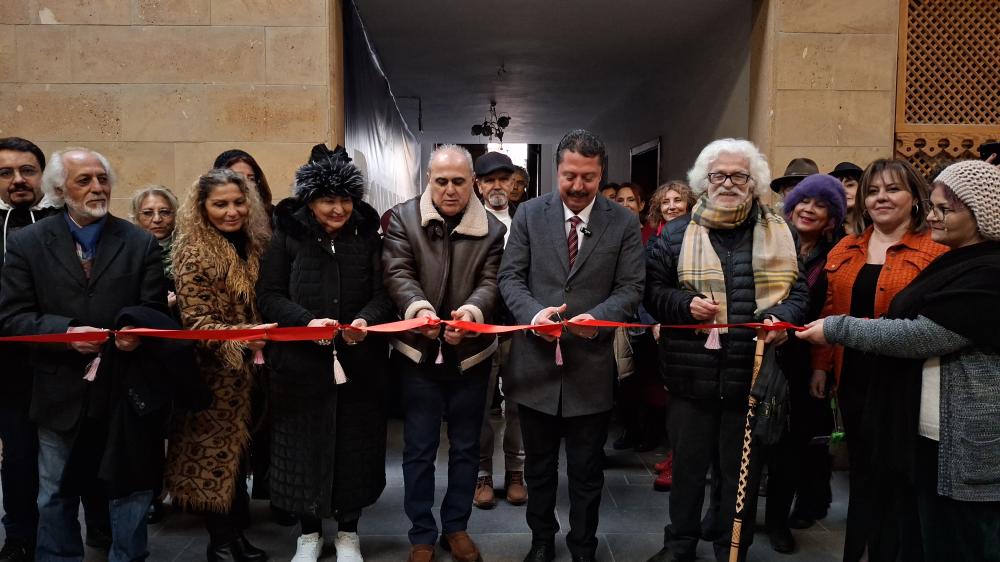 HİTİTLER TEMALI YENİ YIL SERGİSİ BEYPAZARI’NDA SANATSEVERLERLE BULUŞTU