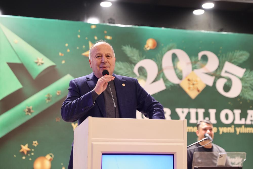 YÜREĞİR BELEDİYESİ PERSONELİNE YENİ YIL KUTLAMASI