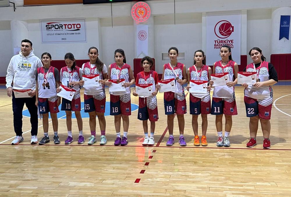SANKO OKULLARI YILDIZ KIZ BASKETBOL TAKIMI GAZİANTEP ŞAMPİYONU
