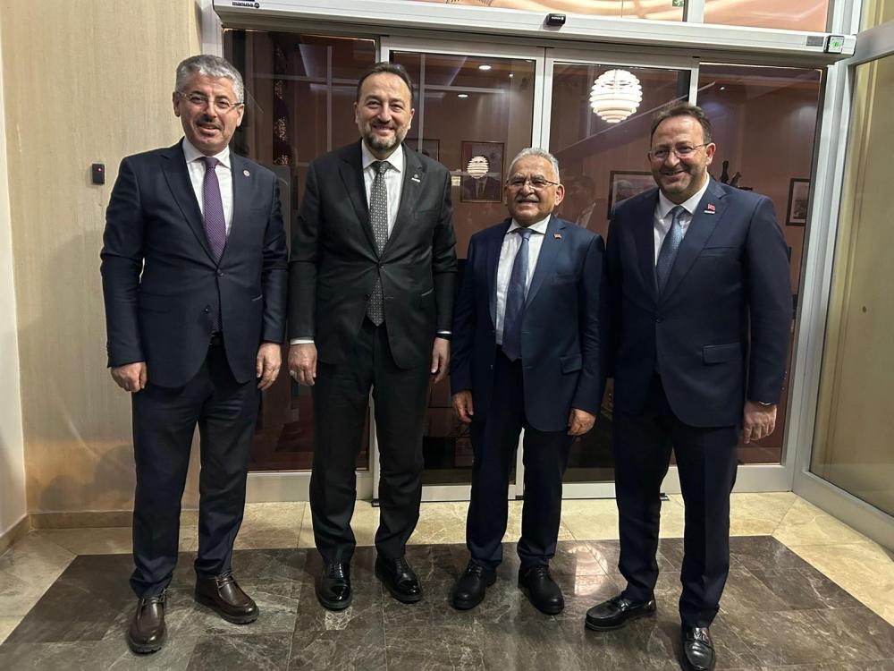 BAŞKAN BÜYÜKKILIÇ’A TÜRKİYE YÜZYILI SÜRDÜRÜLEBİLİR ŞEHİR VİZYONU ÖDÜLÜ