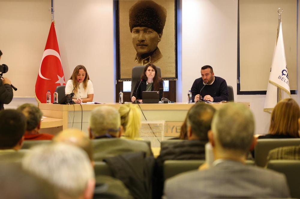 ÇEŞME BELEDİYESİ MECLİS TOPLANTISI’NDA 2025 YILI İÇİN ÖNEMLİ KARARLAR ALINDI