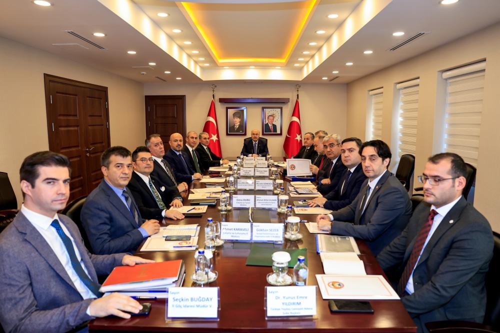 ADANA VALİLİĞİ’NDE SUÇ ORANLARININ AZALTILMASINA YÖNELİK TOPLANTI DÜZENLENDİ