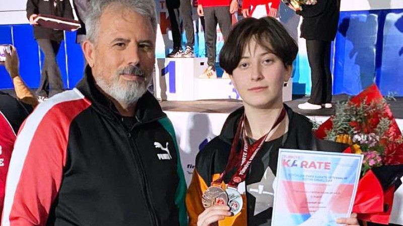 ADANALI ANTRENÖR MUSTAFA TOKSÖZ’E DEVLET SPORCUSU UNVANI VERİLDİ