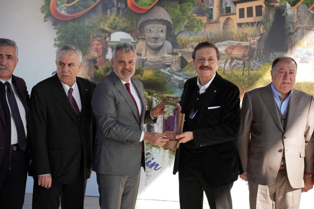 TOBB BAŞKANI HİSARCIKLIOĞLU HATAY'DA: DEPREM KONUTLARI VE EĞİTİM YATIRIMLARI GÖRÜŞÜLDÜ