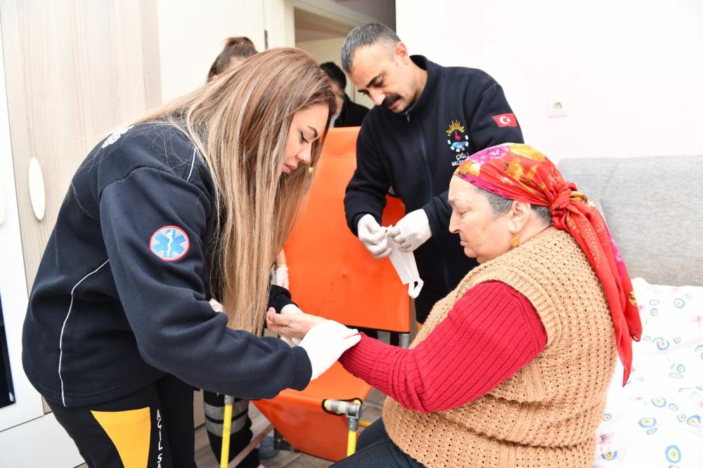 ÇİĞLİ BELEDİYESİ’NDEN SAĞLIK VE SOSYAL DESTEK HİZMETLERİNDE 7 BİN KİŞİYE ULAŞAN BAŞARI