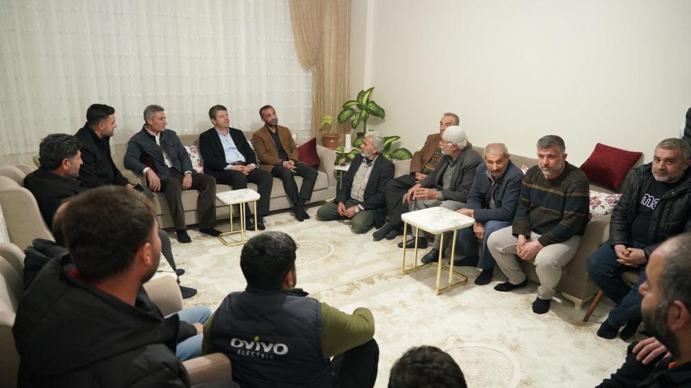 ADIYAMAN BELEDİYE BAŞKANI, YOL TARTIŞMASINDA KAVGA EDEN AİLELERİ BARIŞTIRDI