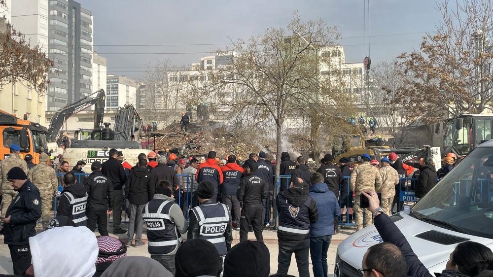 KONYA’DA ACI OLAY: BİNA ÇÖKMESİNDE 2 KİŞİ HAYATINI KAYBETTİ