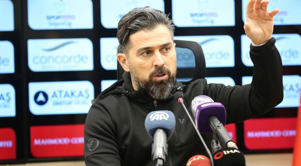 ÇAYKUR RİZESPOR TEKNİK DİREKTÖRÜ PALUT: “ÖNEMLİ BİR 3 PUAN ALDIK”