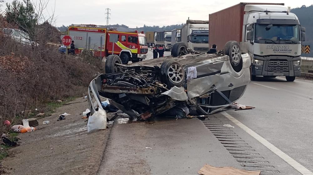 TOKAT’TA TRAFİK KAZASI: AYNI AİLEDEN 4 KİŞİ YARALANDI
