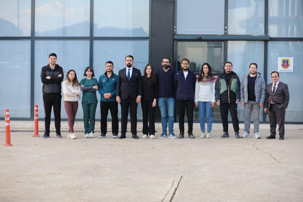 DERECİK DEVLET HASTANESİ, SINIRIN SIFIR NOKTASINDA SAĞLIK HİZMETİ SUNUYOR