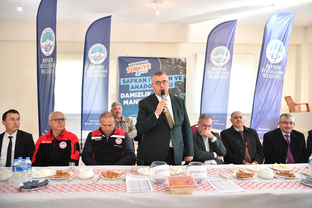 KAYSERİ BÜYÜKŞEHİR’DEN MANDA YETİŞTİRİCİLERİNE DESTEK: 100 DAMIZLIK MANDA DAĞITILDI