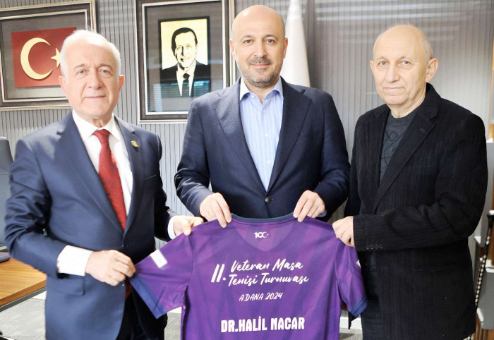 ADANA İL SAĞLIK MÜDÜRÜ’NE ÖZEL FORMA: VETERANLAR TURNUVASI’NA DAVET EDİLDİ