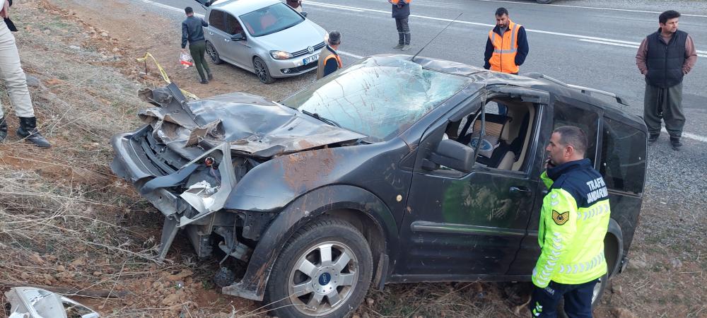 ÇUKURCA’DA AKŞAM SAATLERİNDE MEYDANA GELEN KAZADA 2 KİŞİ YARALANDI