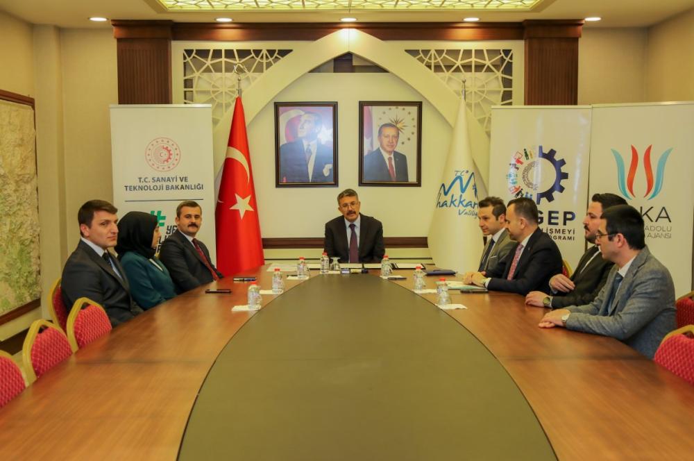 HAKKÂRİ’DE EKONOMİYE VE TURİZME KATKI SUNACAK 2 PROJENİN SÖZLEŞMESİ İMZALANDI