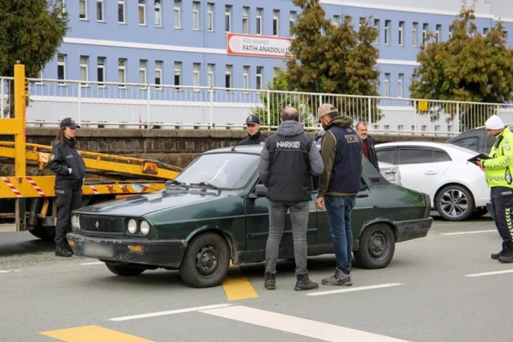 RİZE’DE OKUL ÇEVRELERİNDE GÜVENLİK ÖNLEMLERİ ARTIRILDI