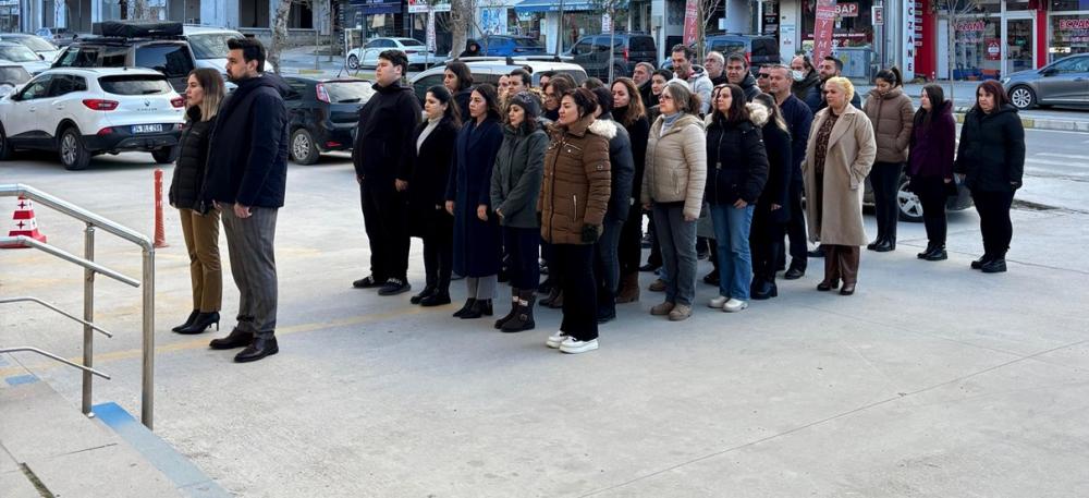 GELİBOLU İLÇE SAĞLIK MÜDÜRLÜĞÜ DEPREMDE HAYATLARINI KAYBEDENLER İÇİN FİDAN DİKTİ