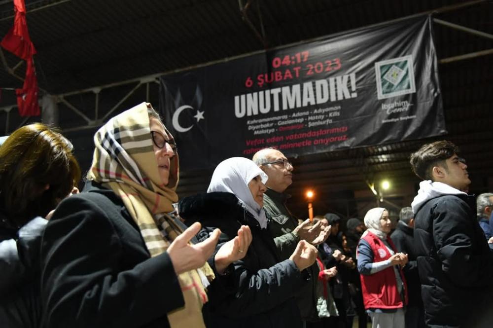 6 ŞUBAT DEPREMİNDE HAYATINI KAYBEDENLER OSMANİYE’DE DUALARLA ANILDI