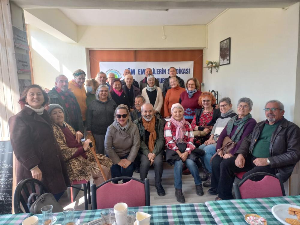 TÜM EMEKLİLERİN SENDİKASI FOÇA ŞUBESİ YENİ BİNASINDA İLK TOPLANTISINI YAPTI
