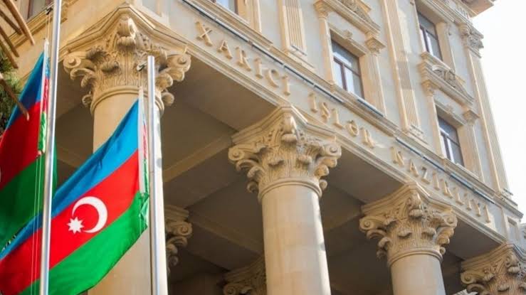 AZERBAYCAN DIŞİŞLERİ BAKANLIĞI: ERMENİSTAN, BARIŞ SÜRECİNE ZARAR VEREN EYLEMLERDEN KAÇINMALI