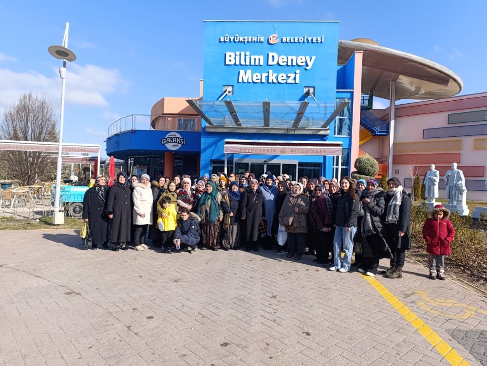 BAŞKAN AYŞE ÜNLÜCE, SARICAKAYALI KADINLARLA ESKİŞEHİR GEZİSİ’NDE BULUŞTU