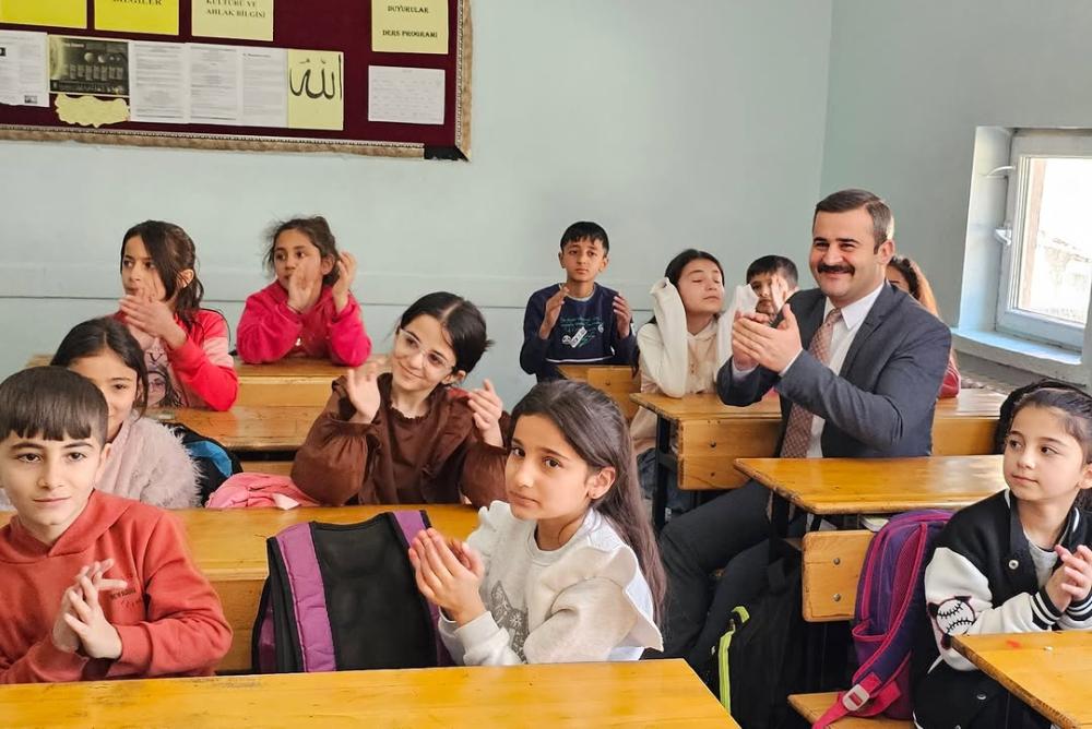 KAYMAKAM MERT KUMCU, ÇUKURCA’DA KURUMLARI VE VATANDAŞLARI ZİYARET ETTİ