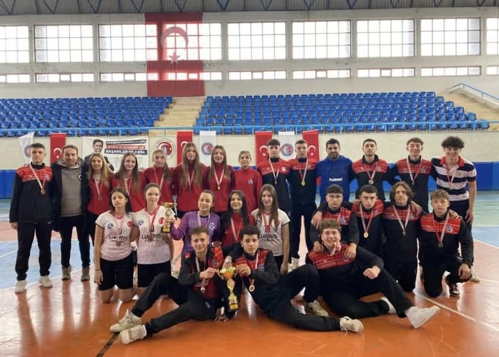 GELİBOLU ANADOLU LİSESİ, FUTSALDA ÇANAKKALE ŞAMPİYONU OLDU!