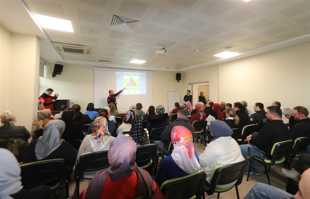 RİZE İL SAĞLIK MÜDÜRLÜĞÜ PERSONELİNE YANGIN GÜVENLİĞİ EĞİTİMİ VERİLDİ