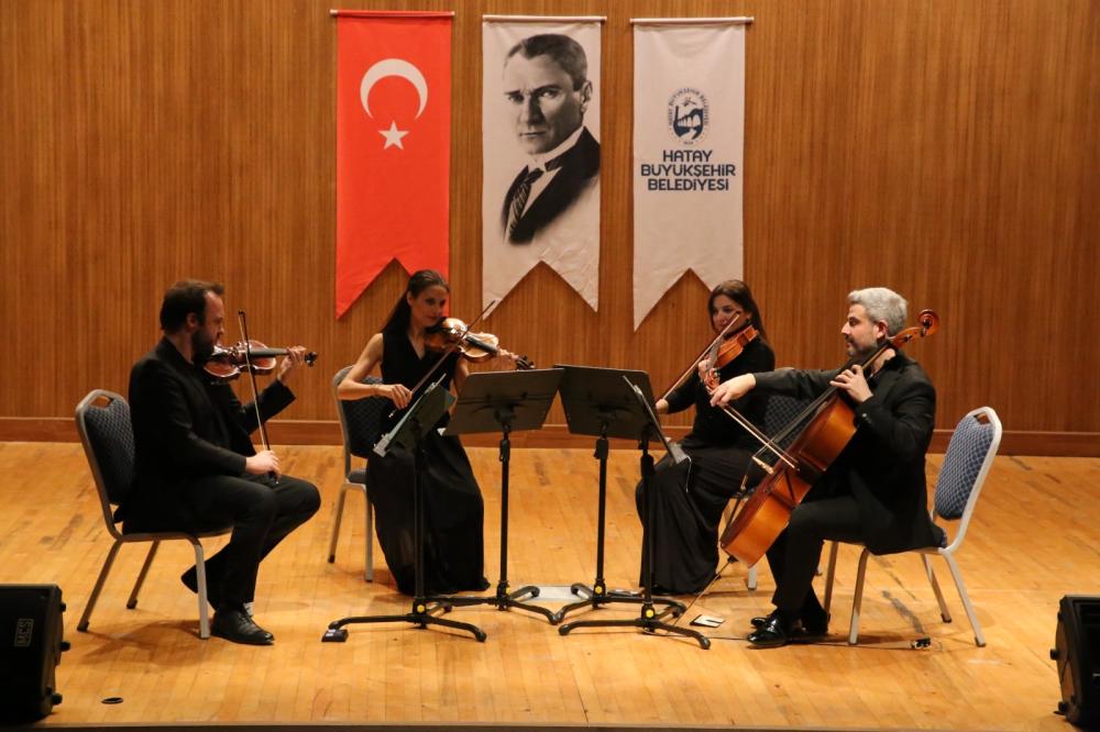HATAY’DA SANAT RÜZGARI: SEMPLİCE QUARTET ARSUZ’DA SAHNE ALDI