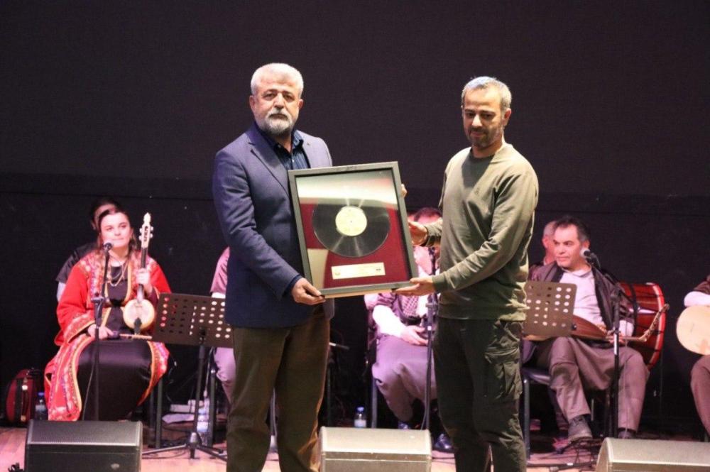 ADIYAMAN BELEDİYESİ HARFANE TOPLULUĞU, ŞANLIURFA’DA KÜLTÜREL ŞÖLEN SUNDU