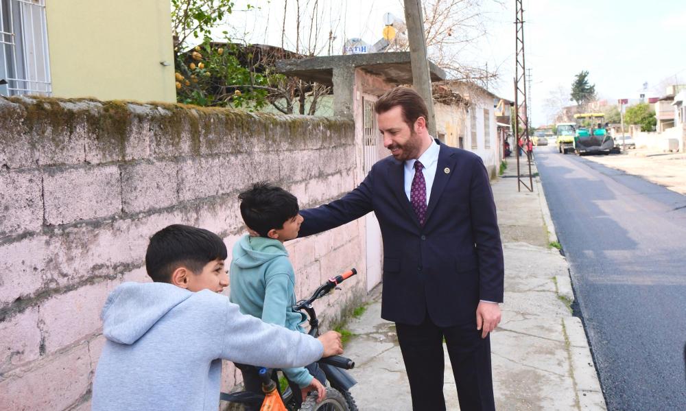 CEYHAN BELEDİYESİ YOL VE MEYDAN ÇALIŞMALARINA HIZ VERDİ