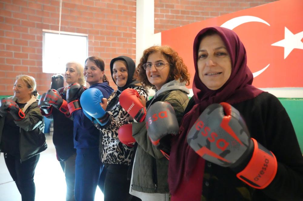 ÇUKUROVA BELEDİYESİ’NDEN KADINLARA ÜCRETSİZ SAVUNMA EĞİTİMİ