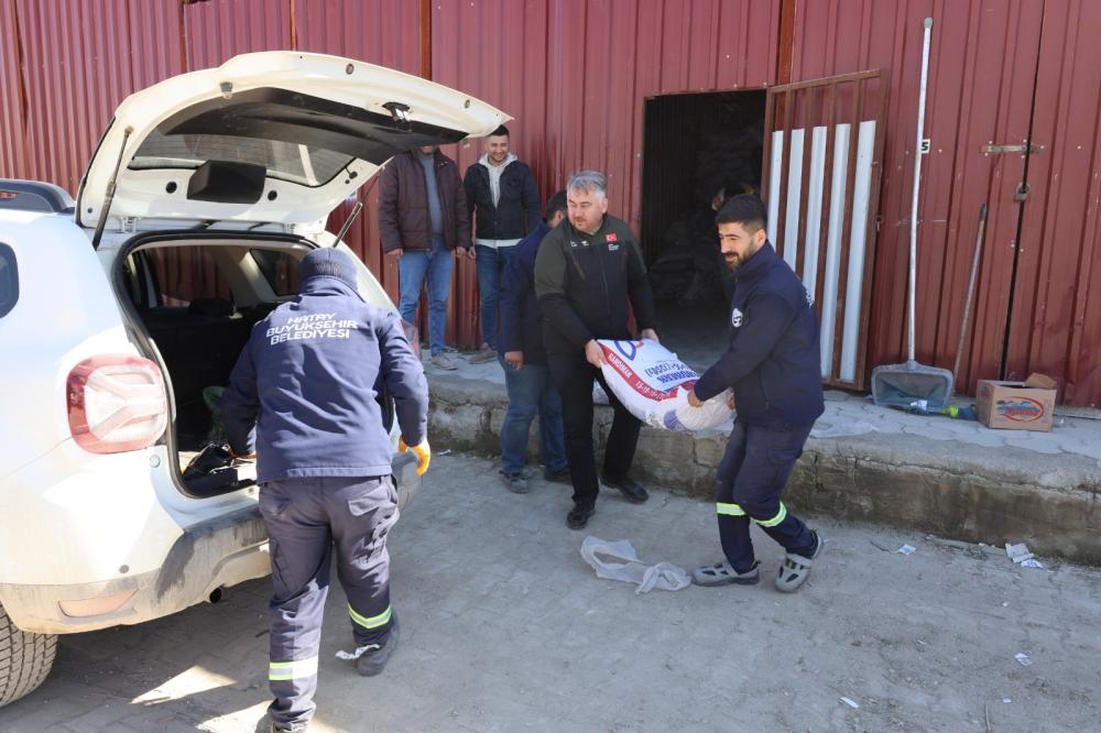 HATAY BÜYÜKŞEHİR BELEDİYESİ’NDEN ÇİFTÇİLERE 460 TON GÜBRE DESTEĞİ